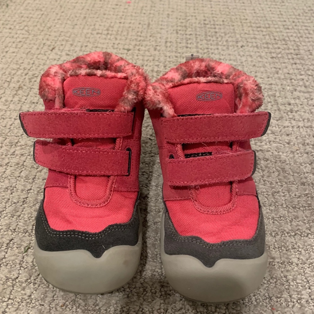 Keen snow boots little kid size 11